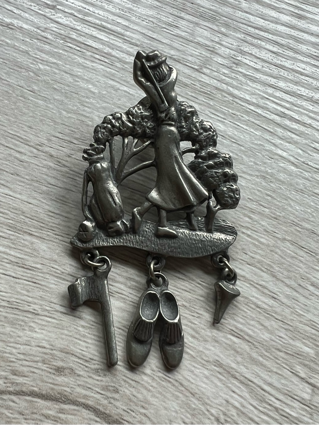 Vtg Lady Golfer L.C.D. Lindsey Claire Pewter Lapel Pin Dangling Flag Tee Shoes